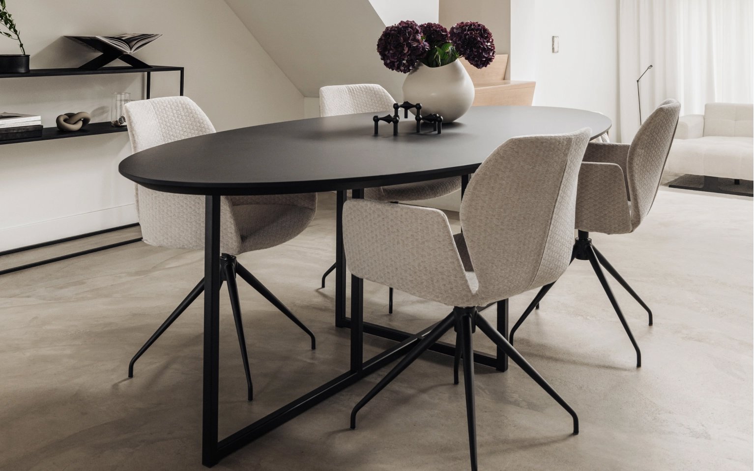 Moderne woonstijl eetkametset met eettafel Meryl en eetkamerstoel Mood #95