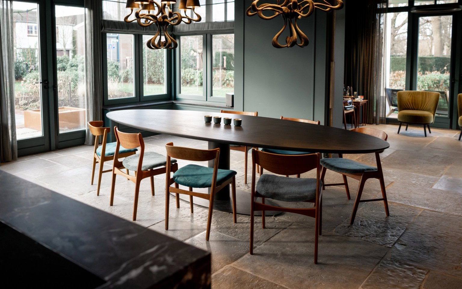 Ovale eettafel eikenhout voor 8 personen