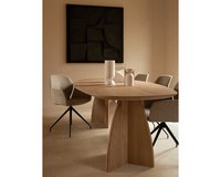 Table du Sud X Art in Return eettafel in ultra matte lak en de Mood #95 eetkamerstoel in mango - sand.